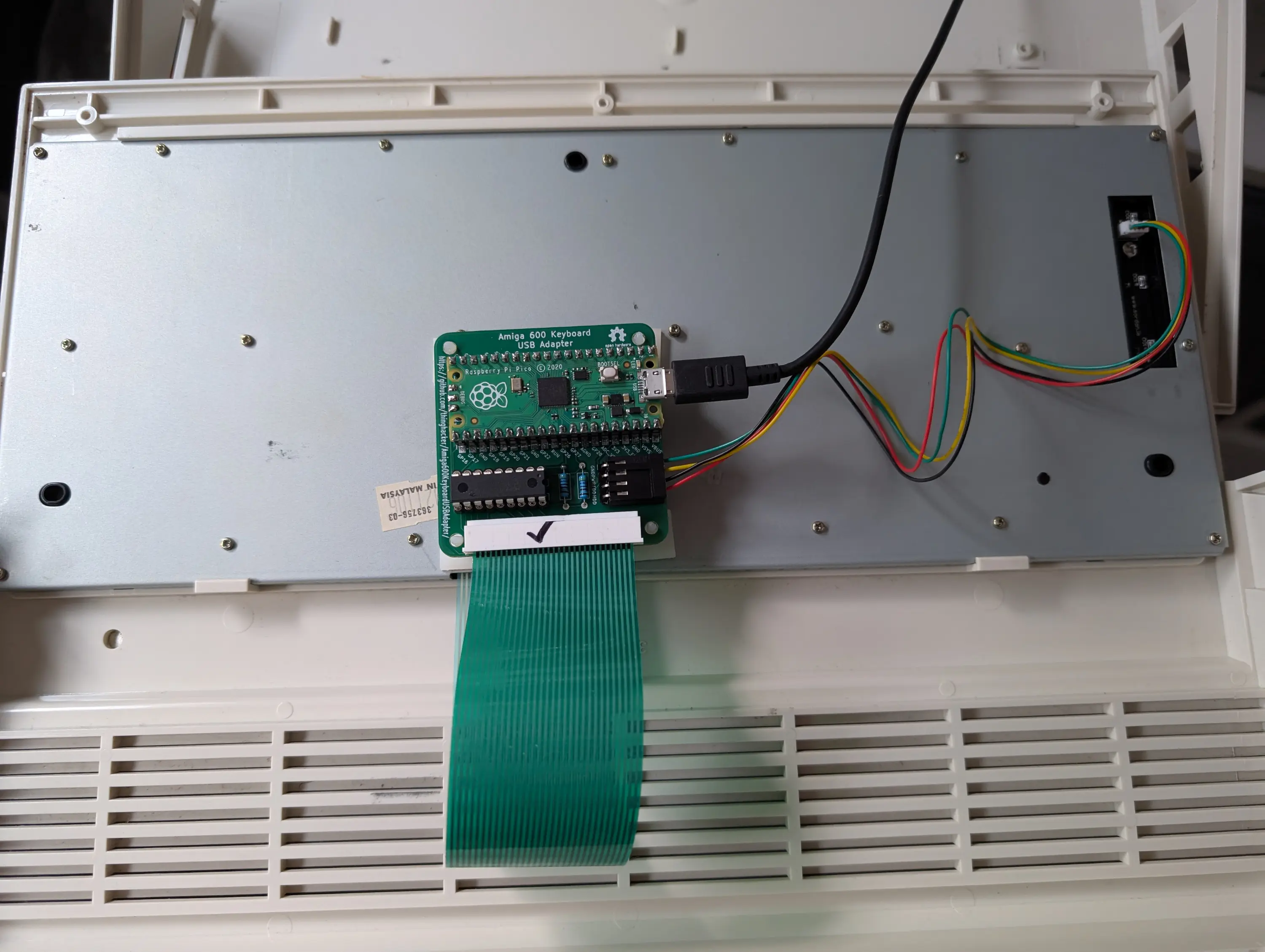 amiga 600 keyboard adapter